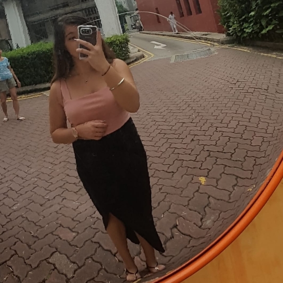 Meet your Posher, Megan - Picture 1 of 3